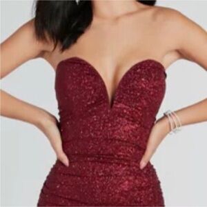 Windsor  formal dress size: L Color: Wine